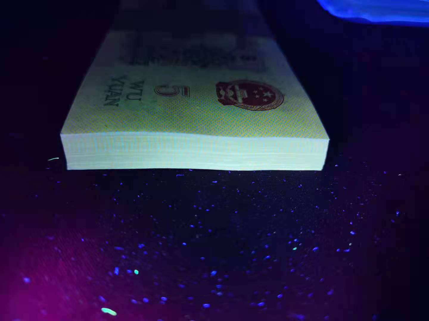 dvubb 图片点击可在新窗口打开查看