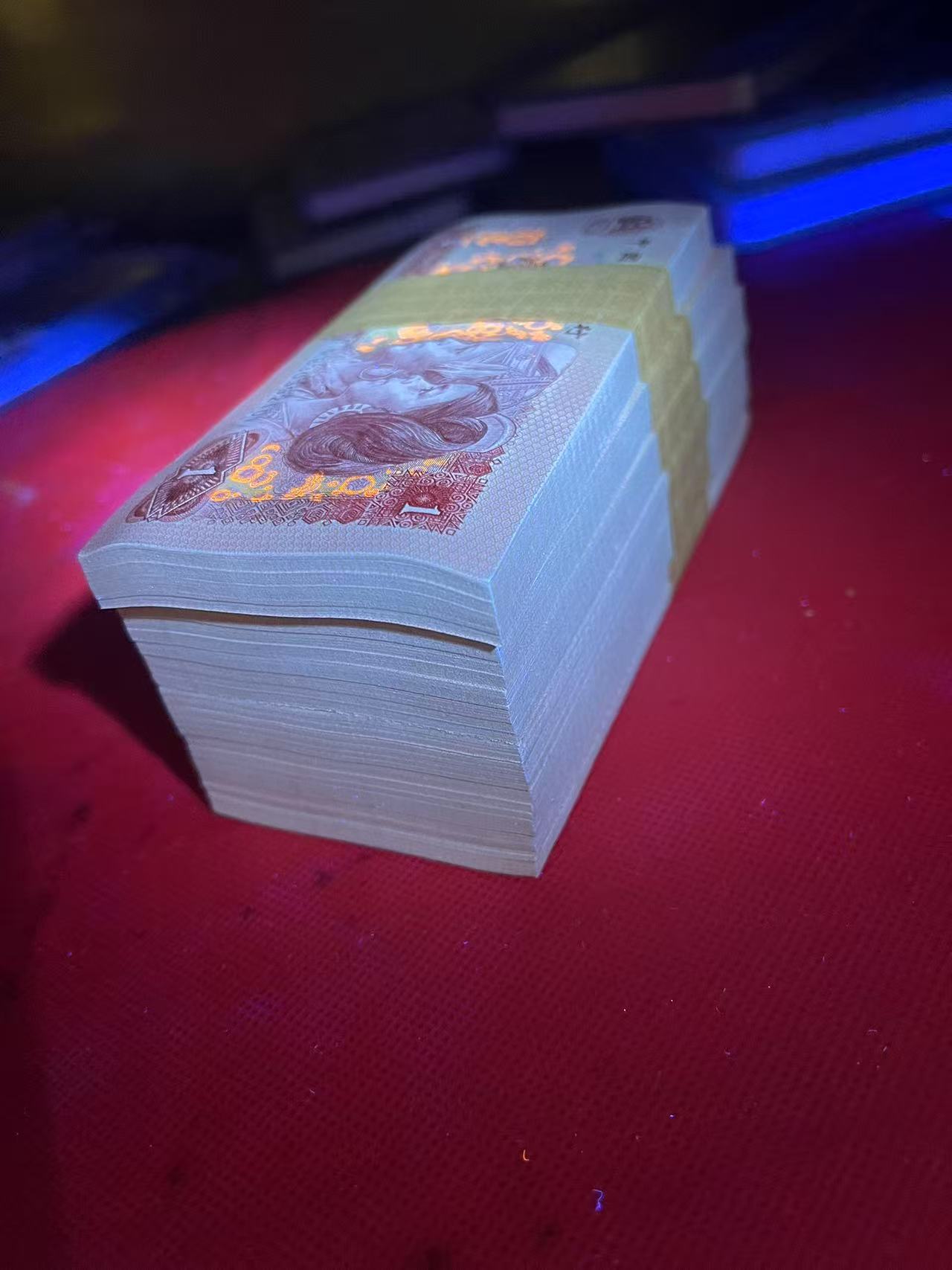 dvubb 图片点击可在新窗口打开查看