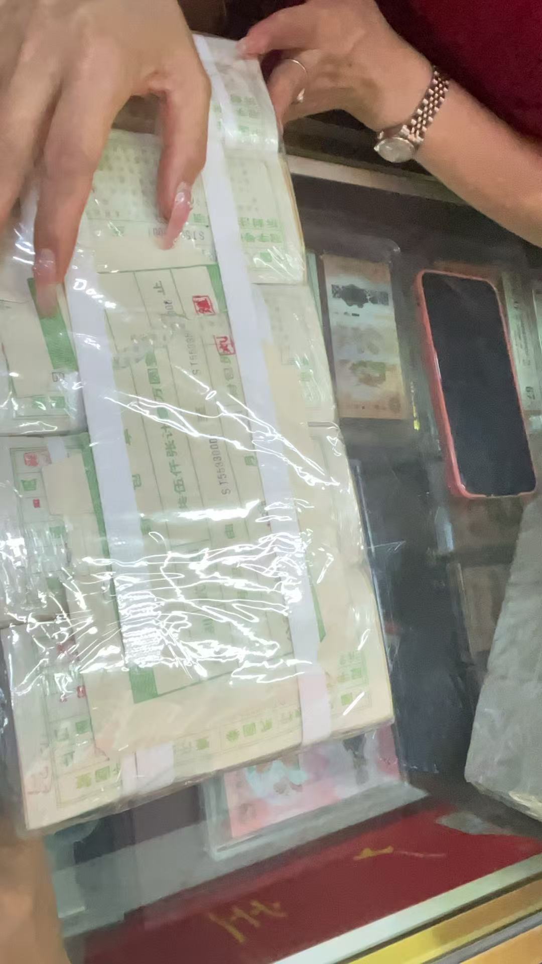 dvubb 图片点击可在新窗口打开查看
